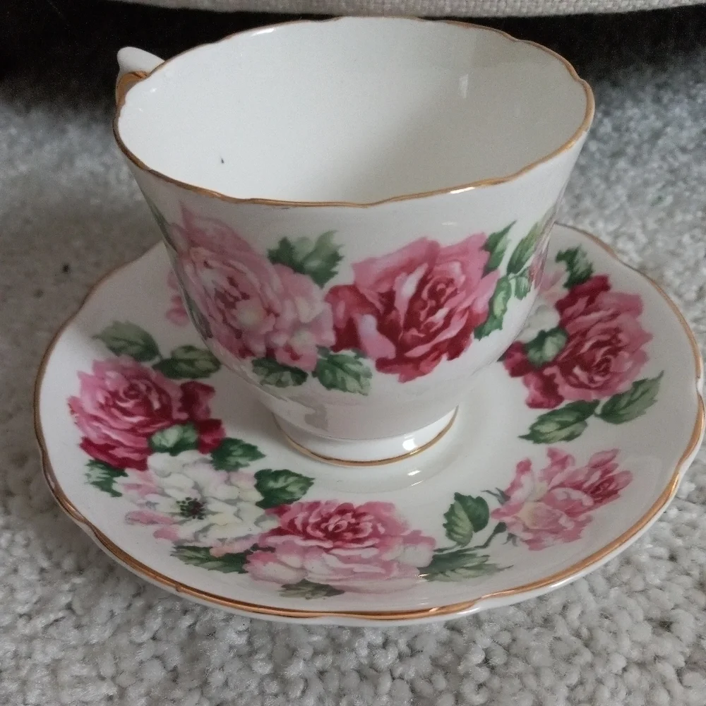 - VTG - Crown Staffordshire - Tea Cup and Saucer - Fine Bone China Made In…